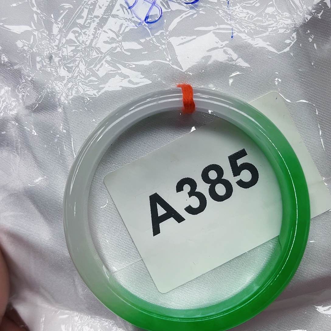 翡翠手镯未镶嵌多样性