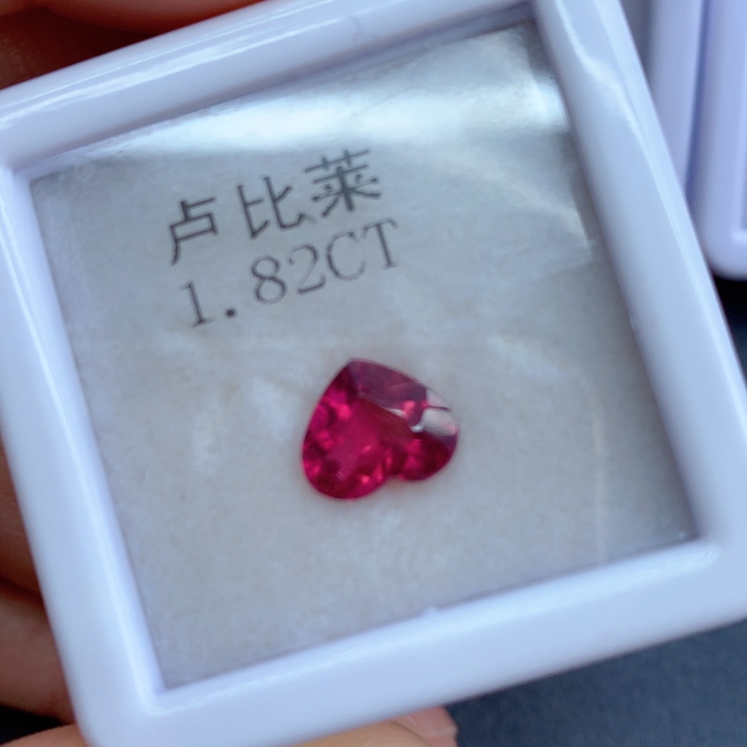 红色碧玺1.82克拉裸石未镶嵌