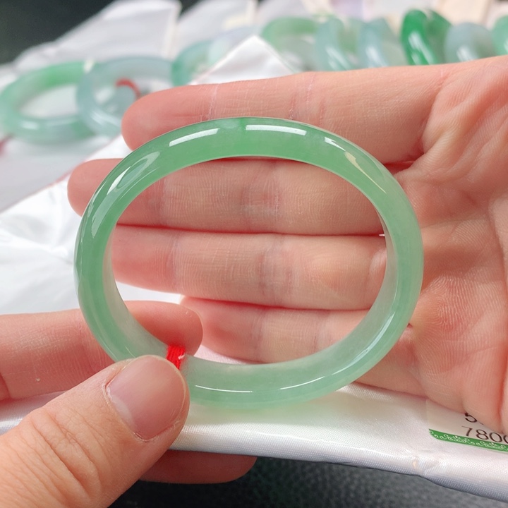 翡翠手镯未镶嵌缅甸A货翡翠手镯贵妃