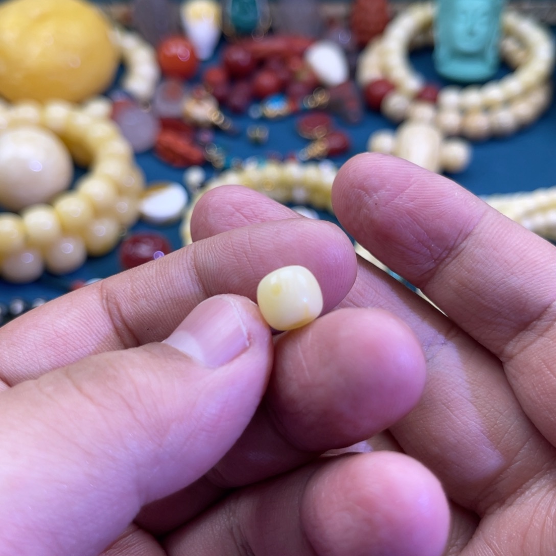 琥珀未镶嵌珠宝奇石15