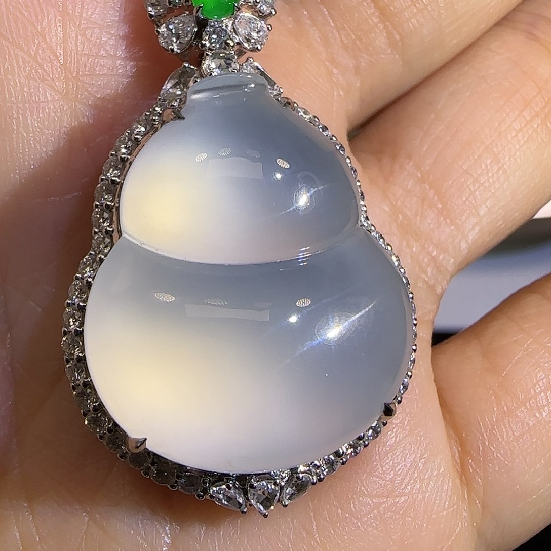 翡翠颈饰18K金镶嵌。