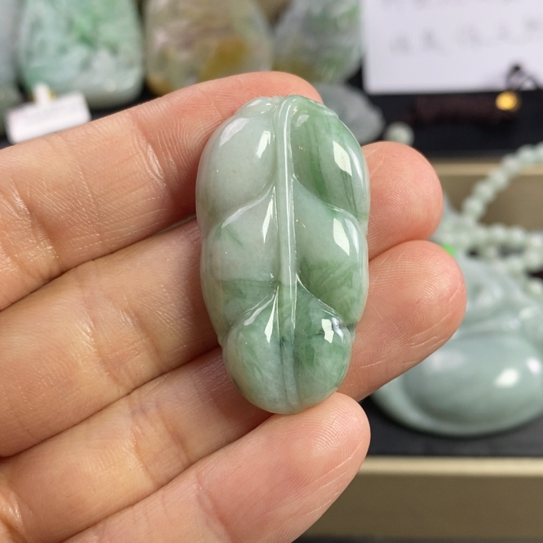 翡翠颈饰未镶嵌叶子