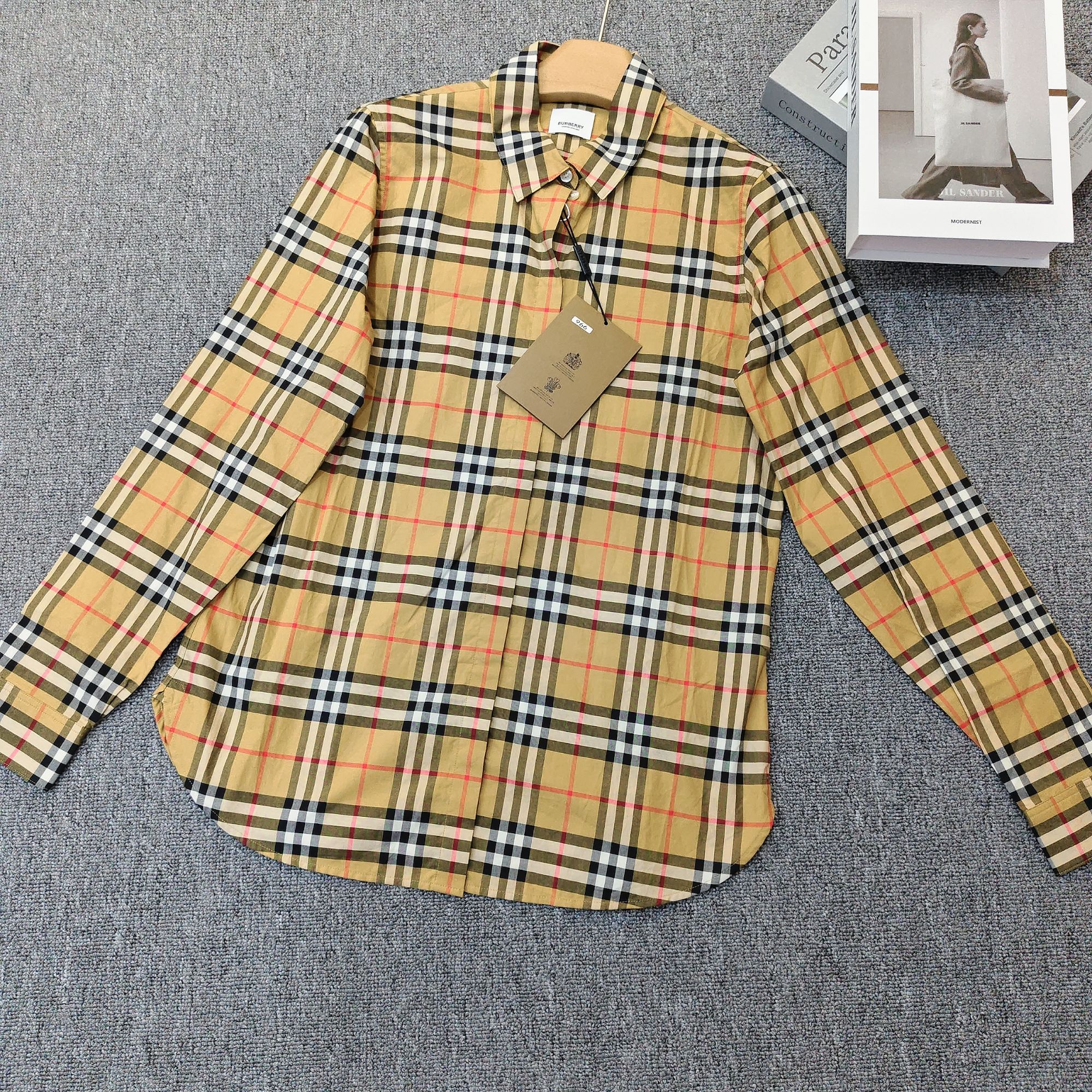 未使用 BURBERRY/博柏利 卡其色格子长袖衬衫  尺码8/F1600576