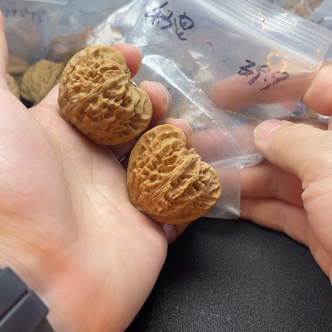 文玩核桃把件宫灯