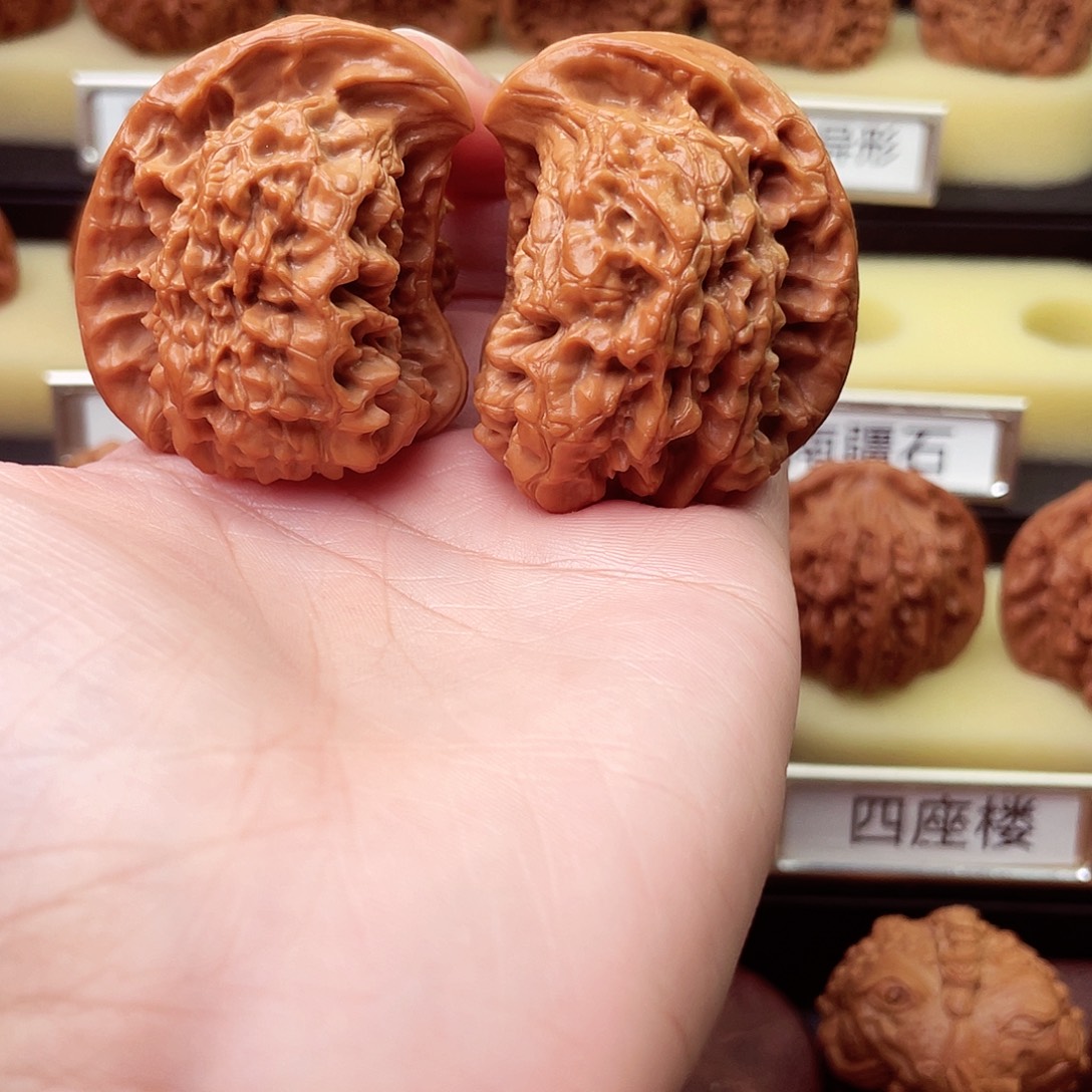 M***Y吊坠文玩核桃座山雕46尺515