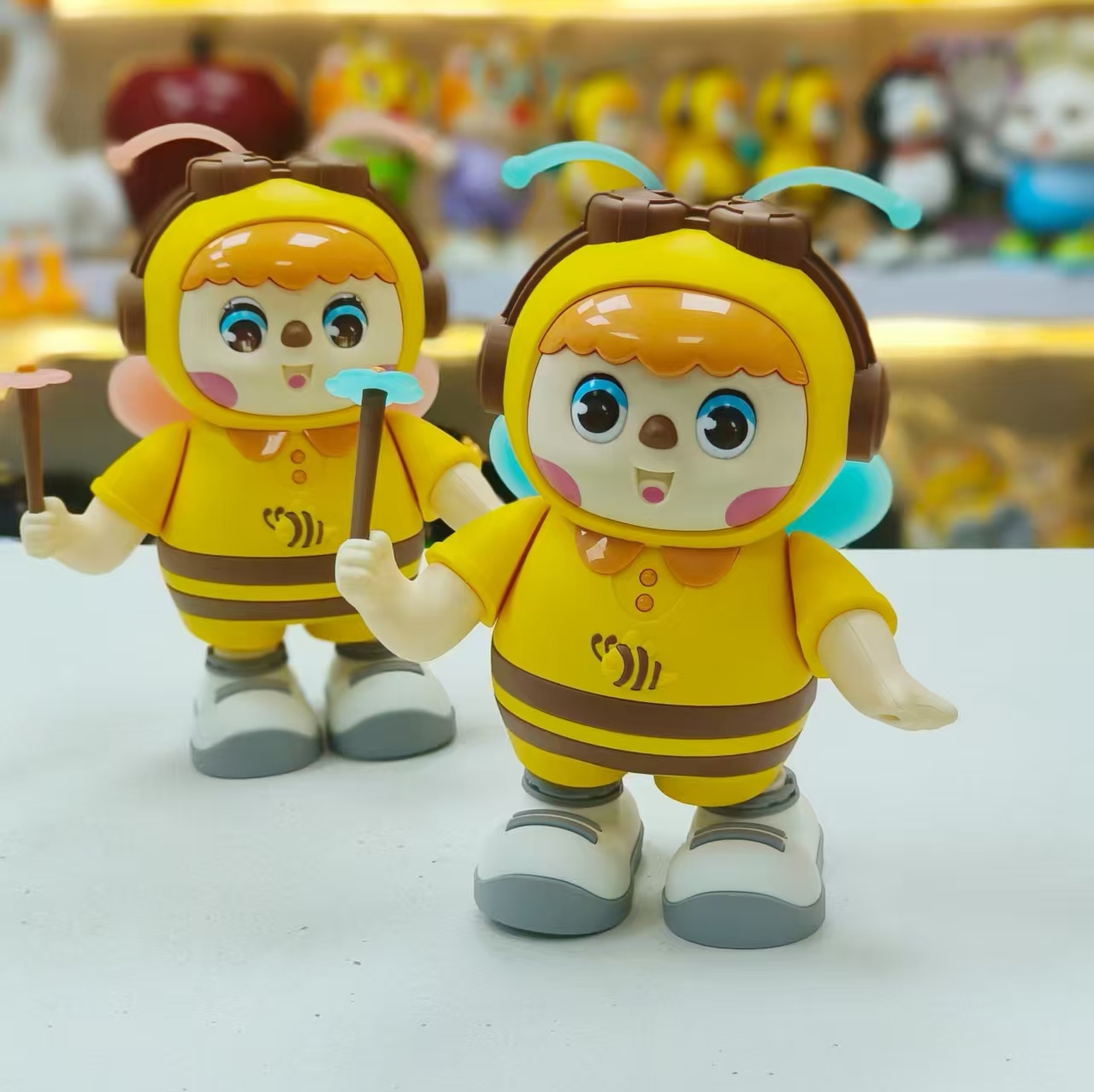 MX3 USB接口+60歌智能眨眼睛唱歌跳舞蜜蜂科学带软胶灯光音量调节