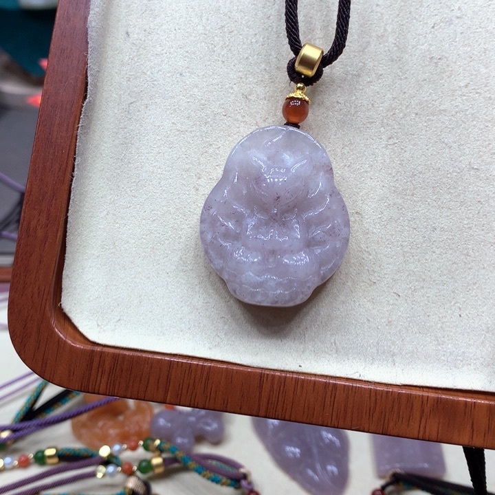 石英质玉颈饰合金