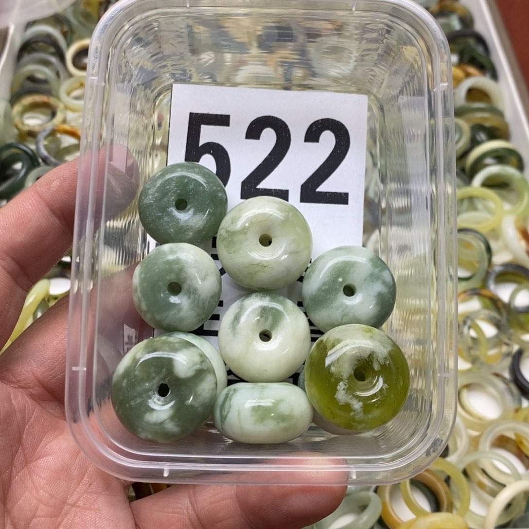 蛇纹石玉未镶嵌挂坠