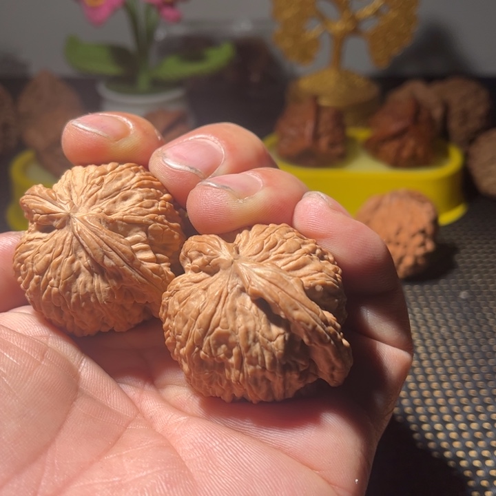 鹄****文玩核桃吊坠全品白狮子44尺252号