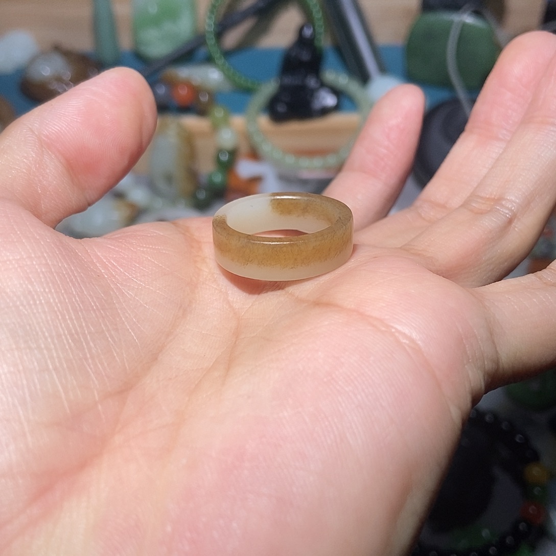 和田玉颈饰未镶嵌没****事