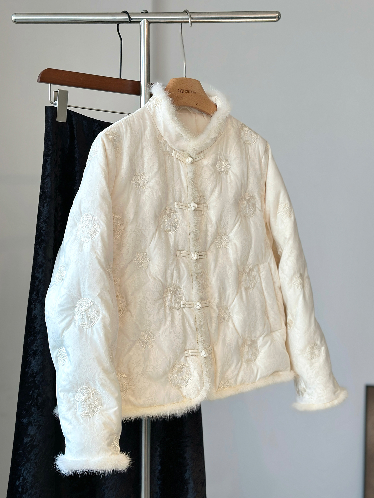 新中式国风水貂毛刺绣盘扣羽绒服女冬季洋气复古国风提花外套保暖