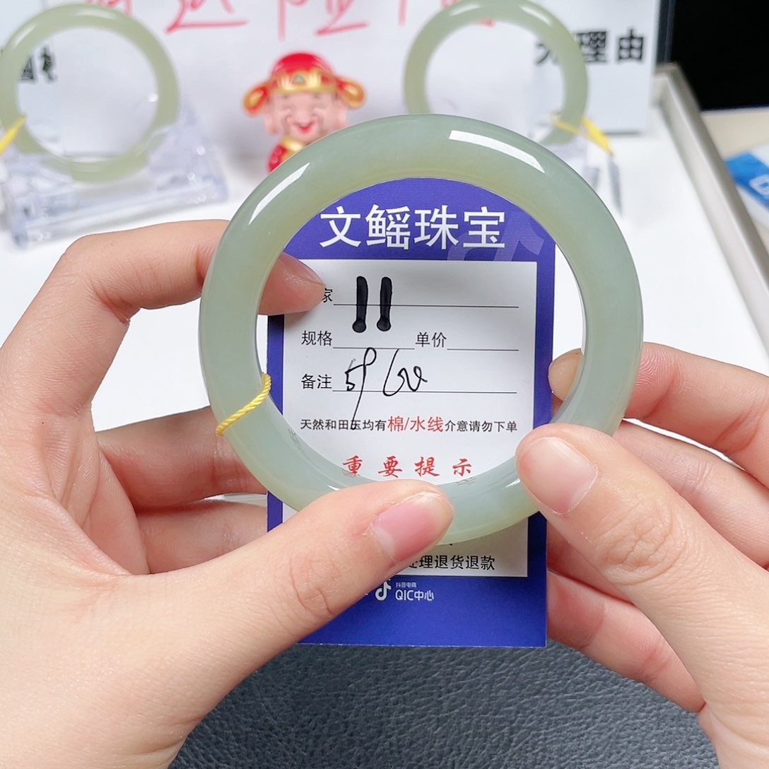 和田玉手镯未镶嵌