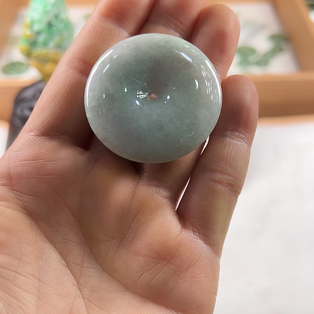 翡翠颈饰未镶嵌大扣子