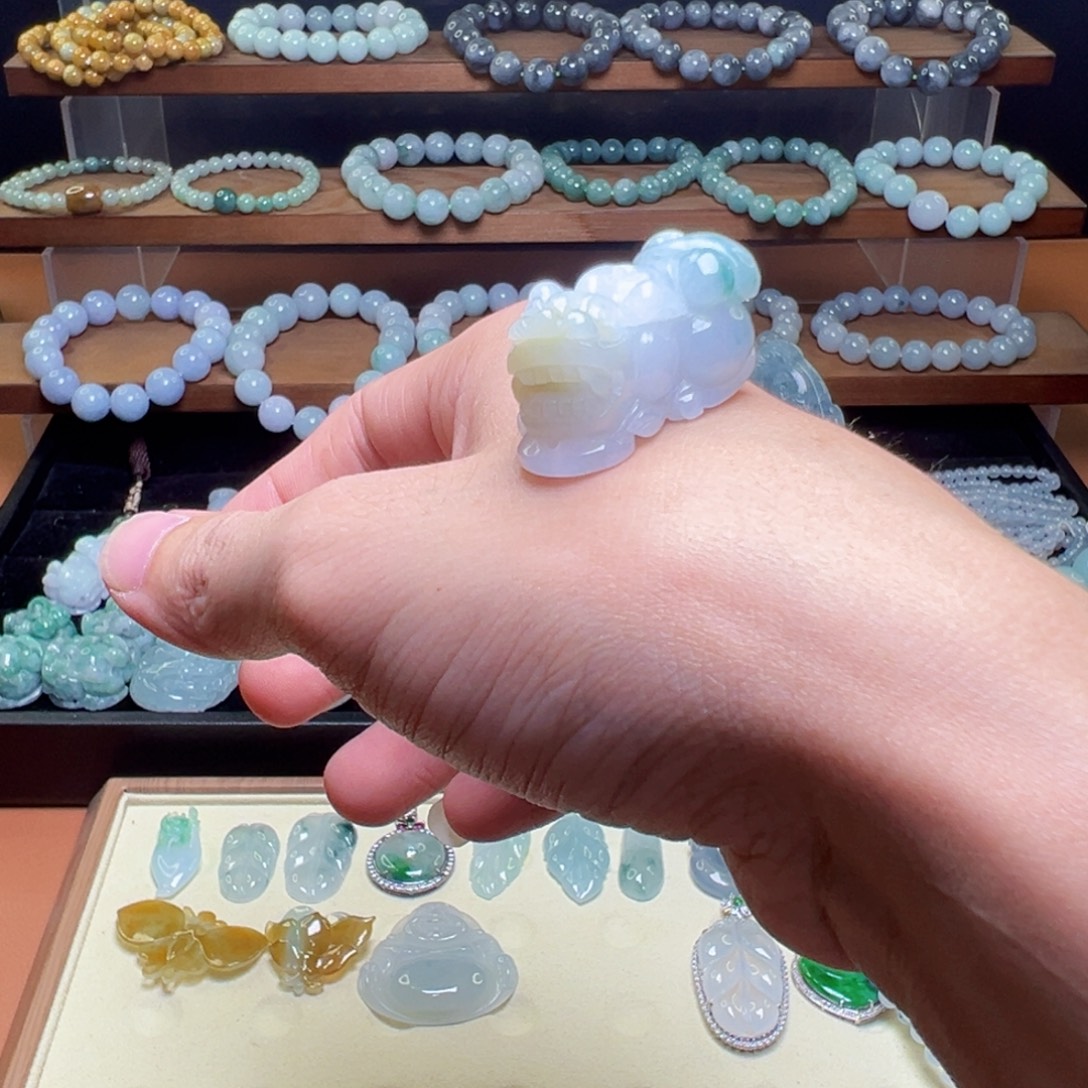 翡翠未镶嵌颈饰翡翠挂件