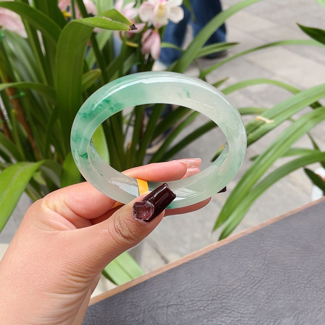 石英质玉手镯未镶嵌10