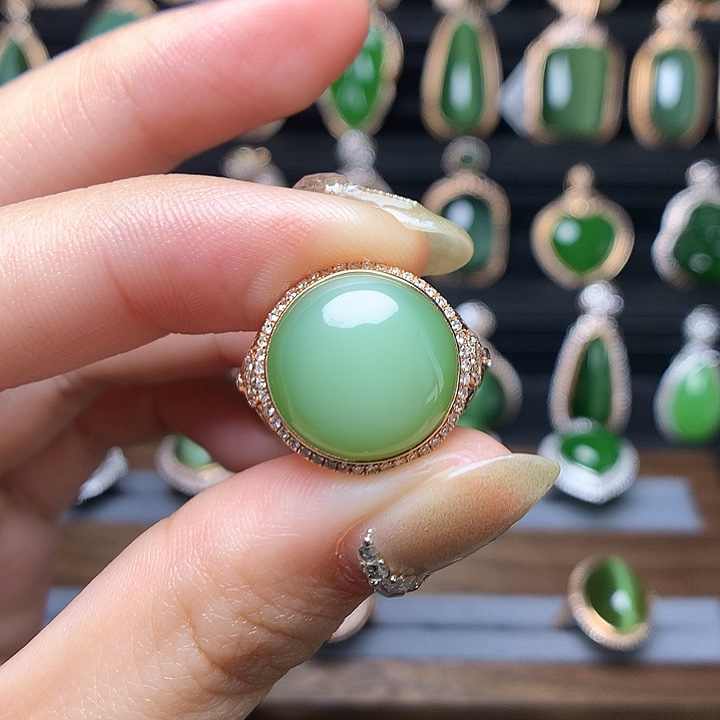 和田玉首饰18K金镶嵌