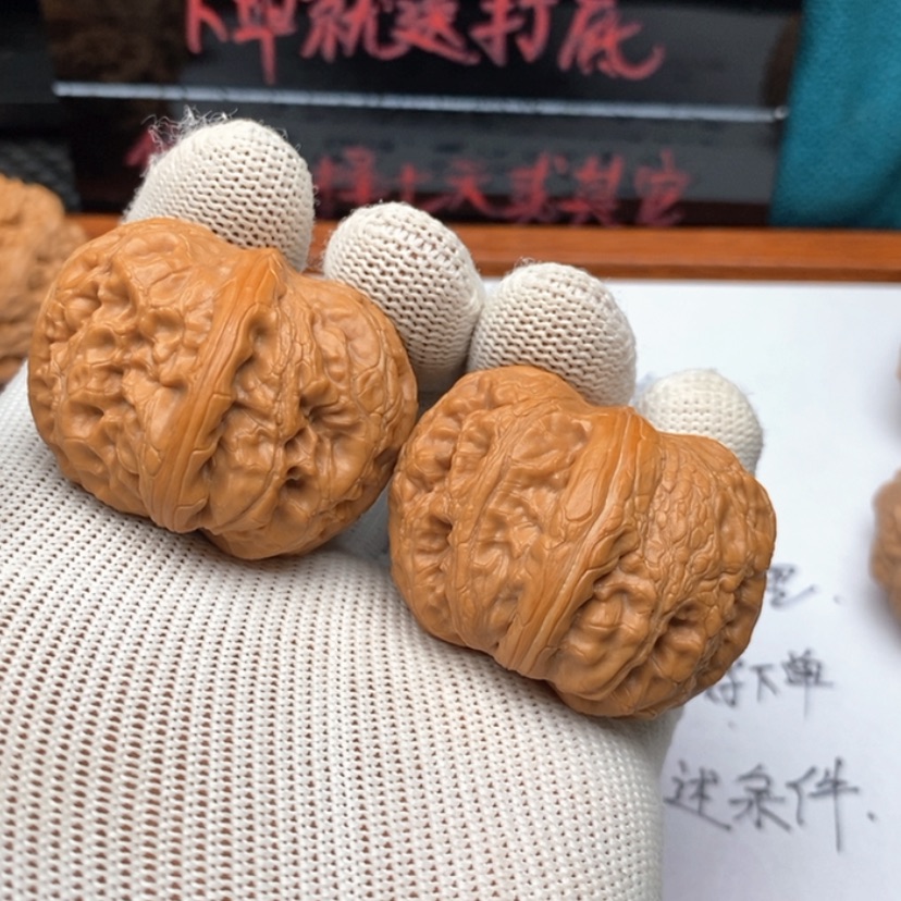 【闪购商品】文玩核桃把件75元宝