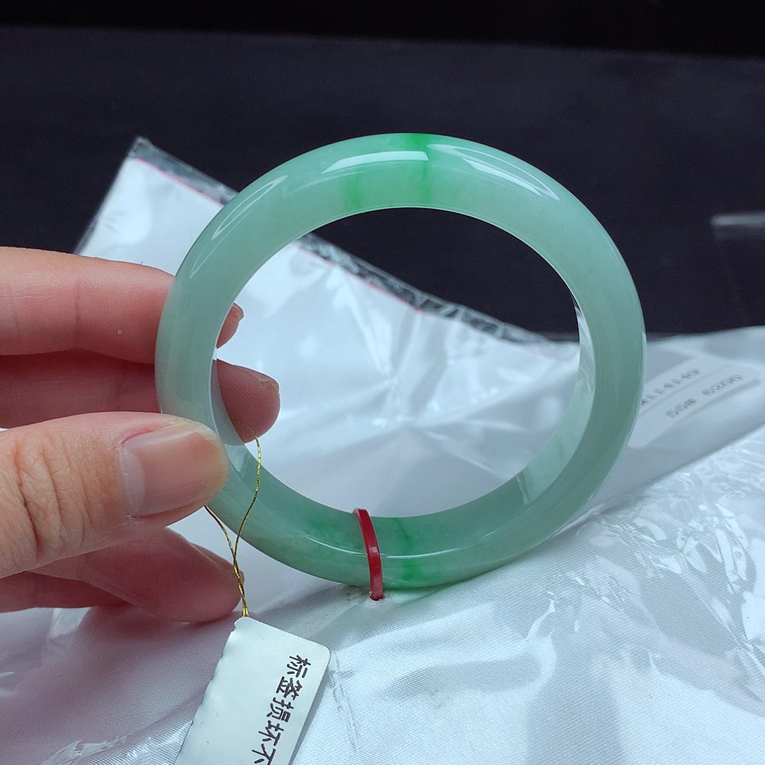 翡翠手镯未镶嵌55圈149