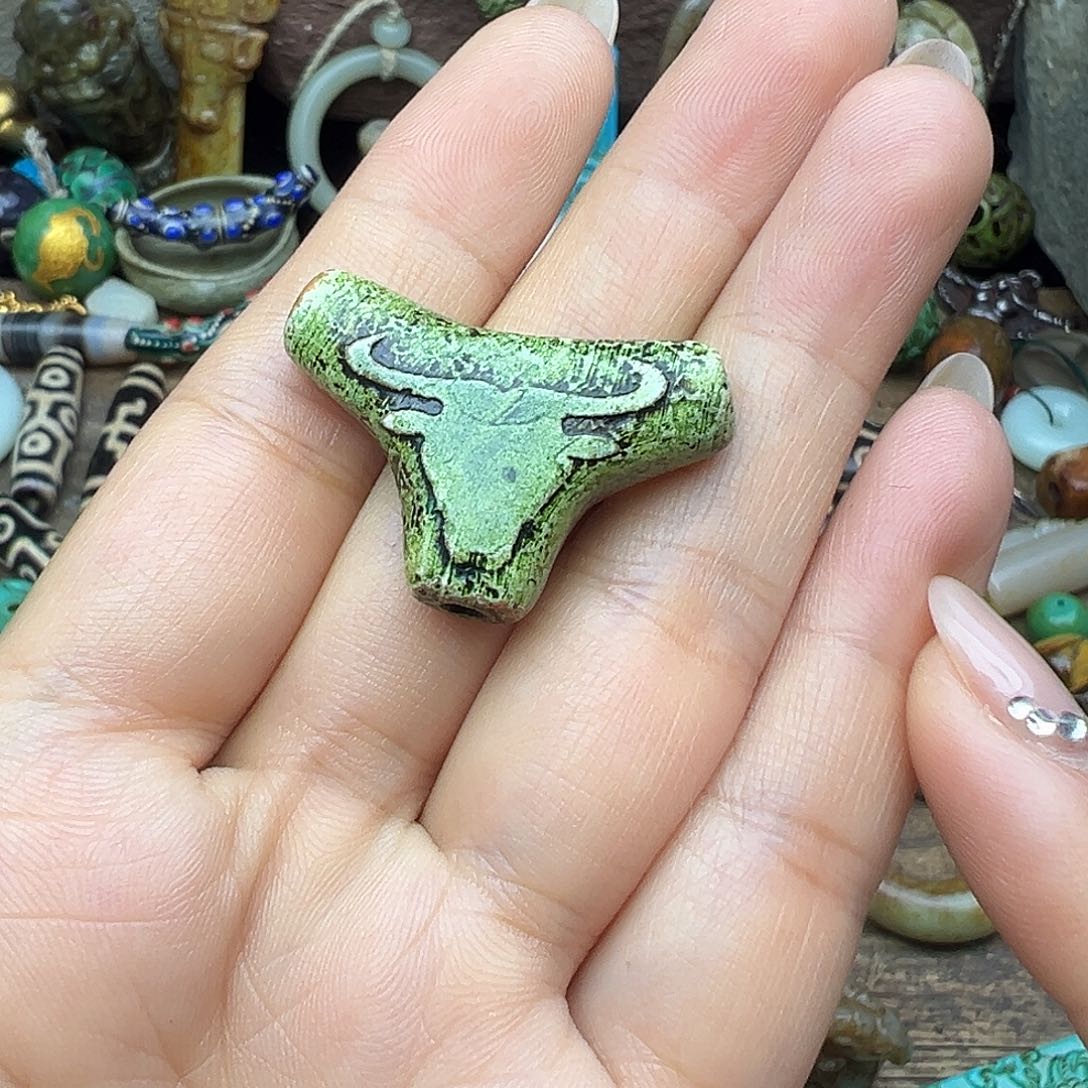 未镶嵌颈饰玛瑙/玉髓巴*