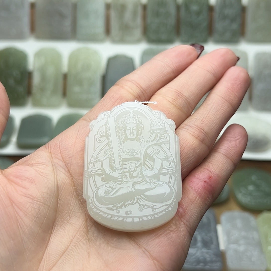 曾***少和田玉未镶嵌颈饰