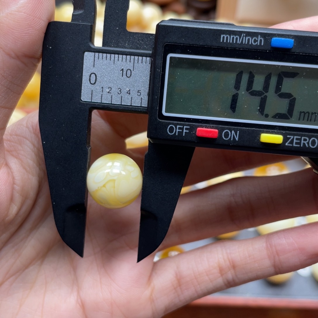 阿***纯未镶嵌琥珀珠宝奇石