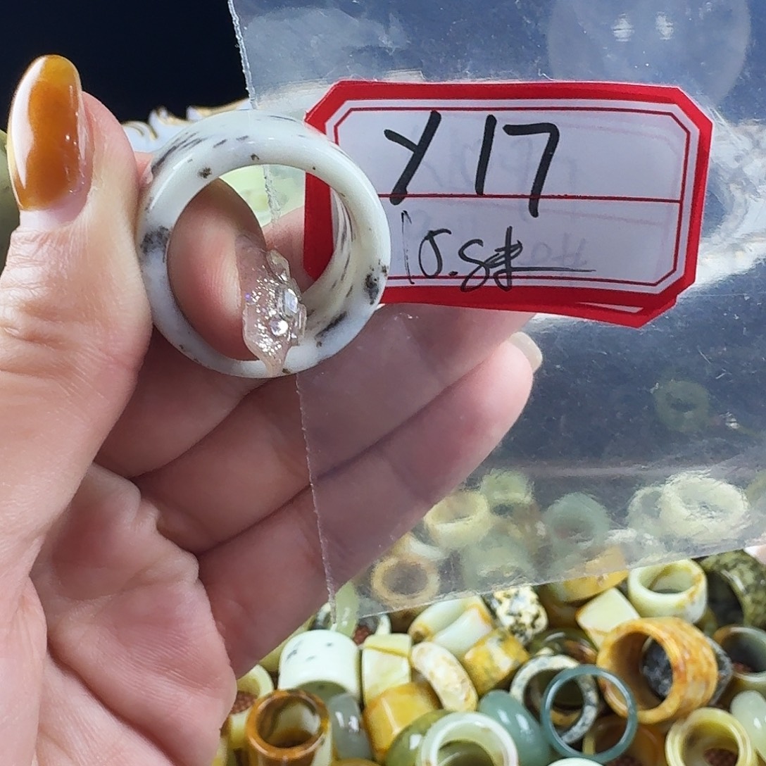 蕾***姐蛇纹石玉合金戒指