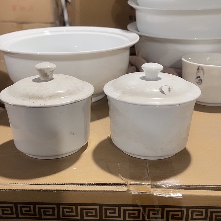 瓷片高白泥炖盅两个，微瑕包邮，容量300，自己洗