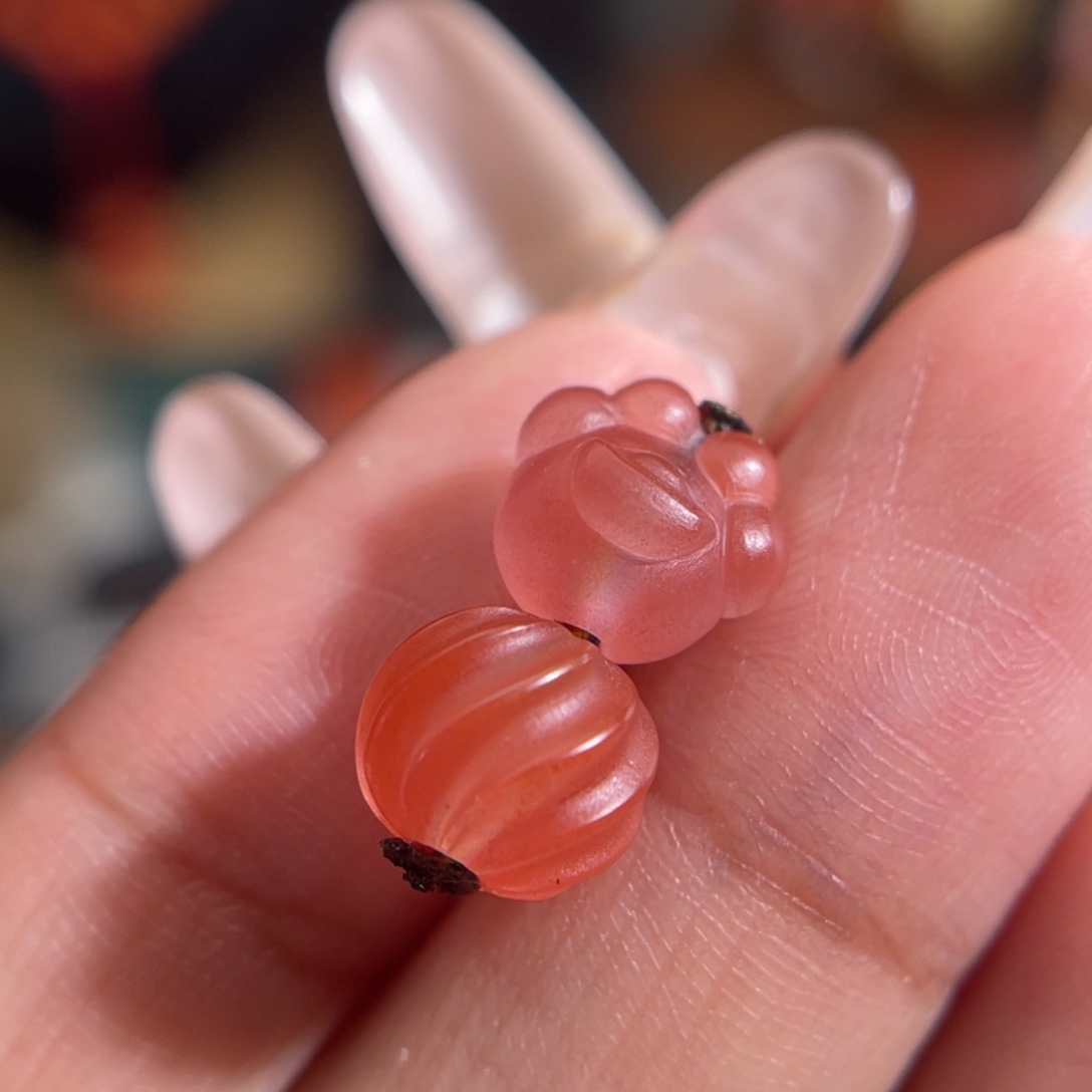 南红玛瑙未镶嵌抓钱手+纽棱珠 不换退