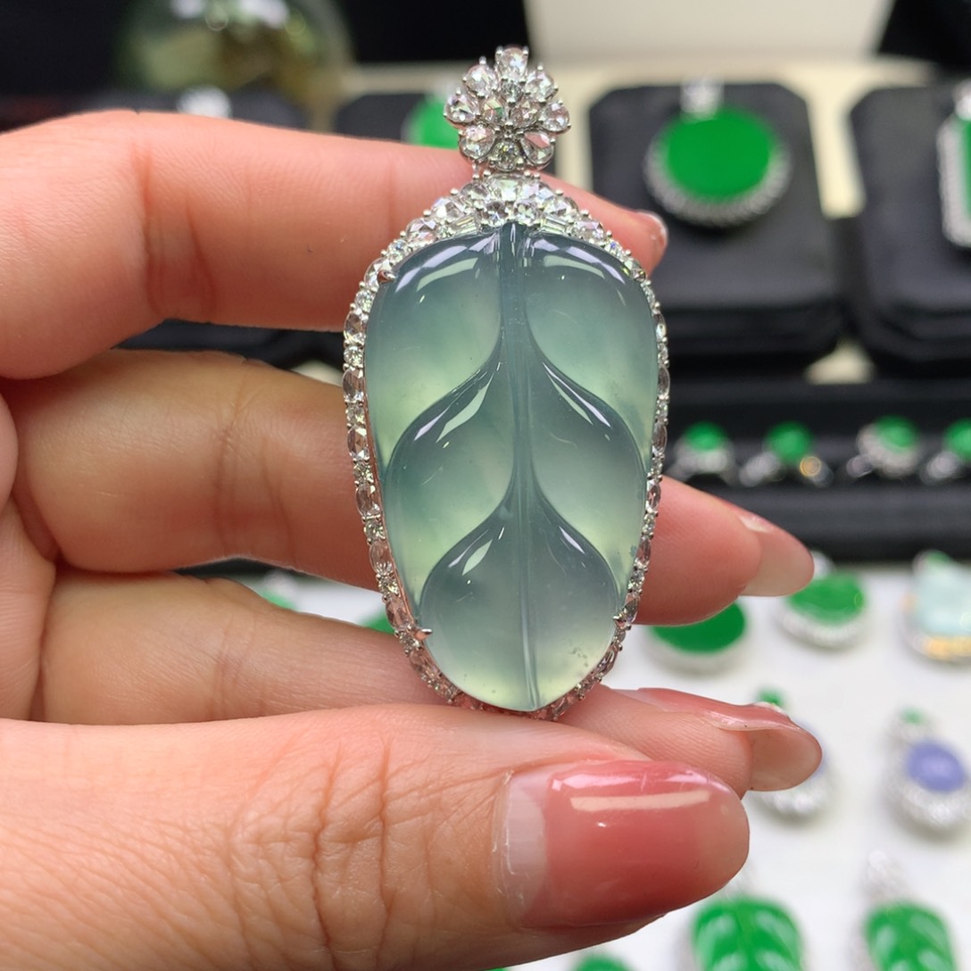 翡翠吊坠(不含链)18K金镶嵌