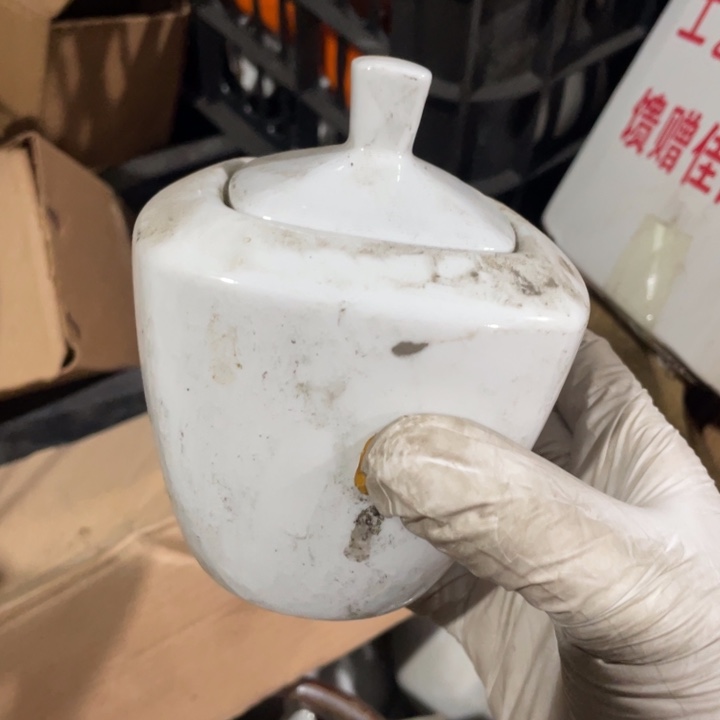 其他盘子碗砂锅都有