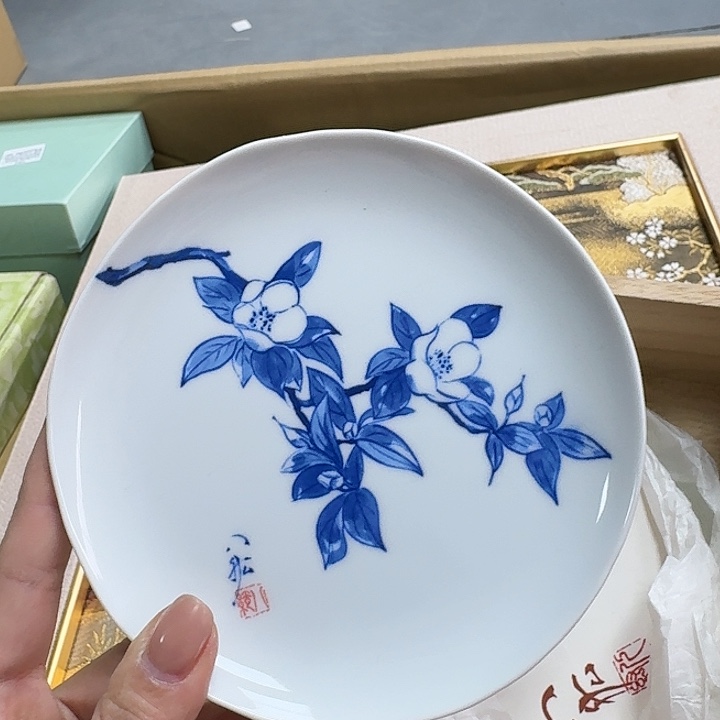 精品瓷器。             