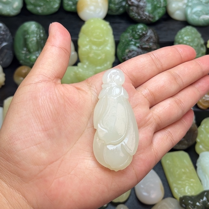 和田玉未镶嵌颈饰