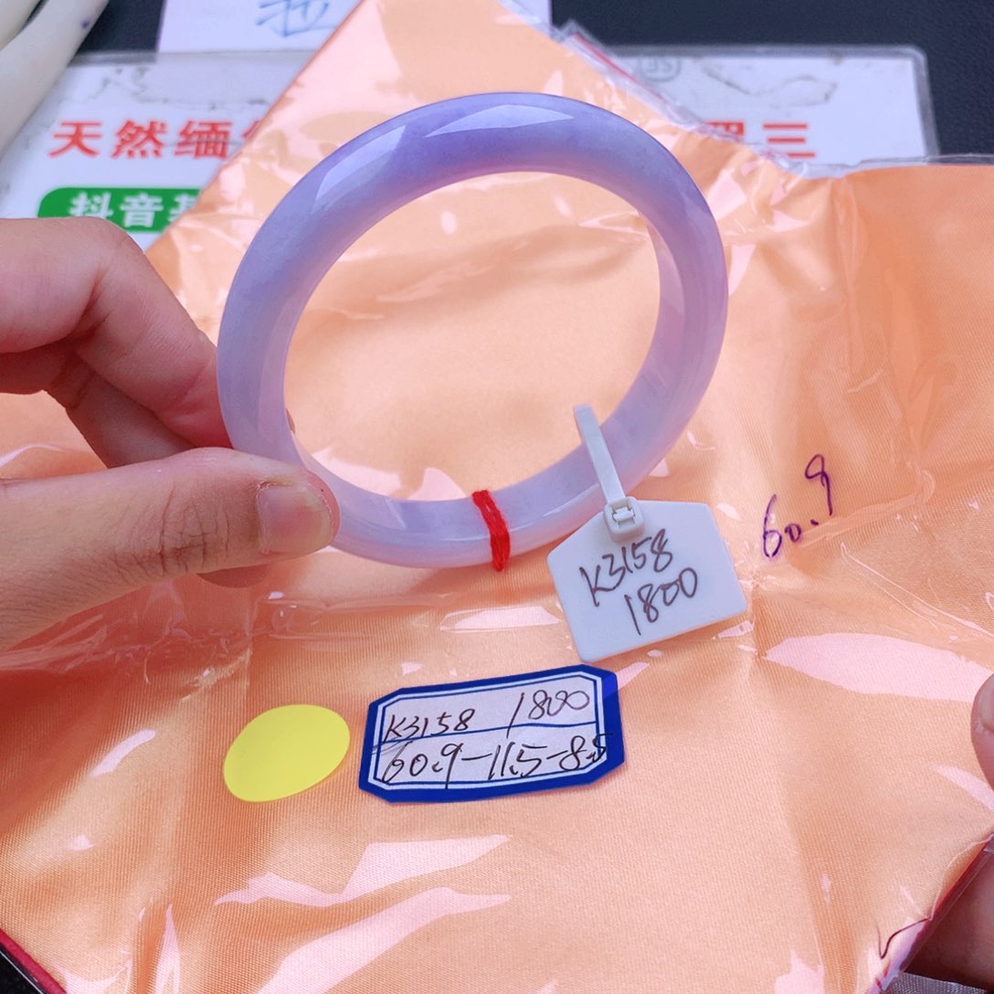 翡翠手镯未镶嵌翡翠