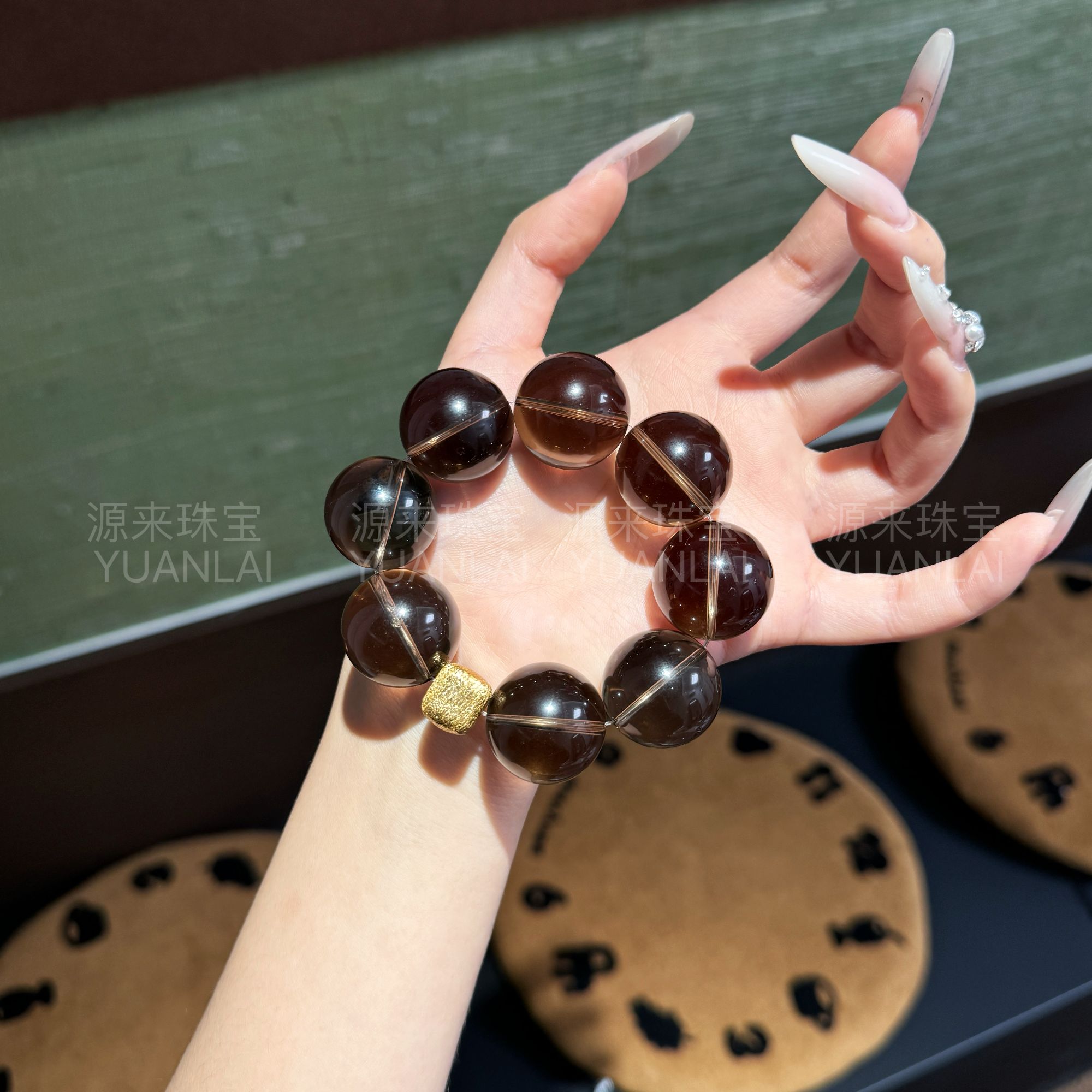 *榛子酱巧*茶水晶手串YY3070