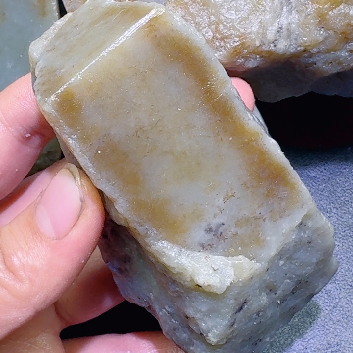 和田玉未镶嵌珠宝半成品