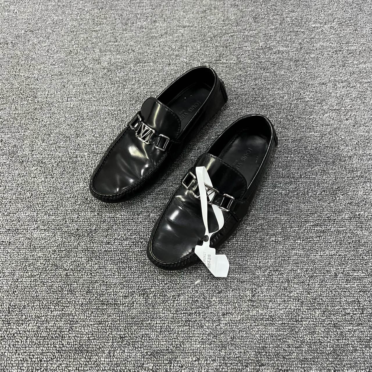 95新 LouisVuitton/路易威登 黑色金属logo豆豆鞋 40码/9新/无配