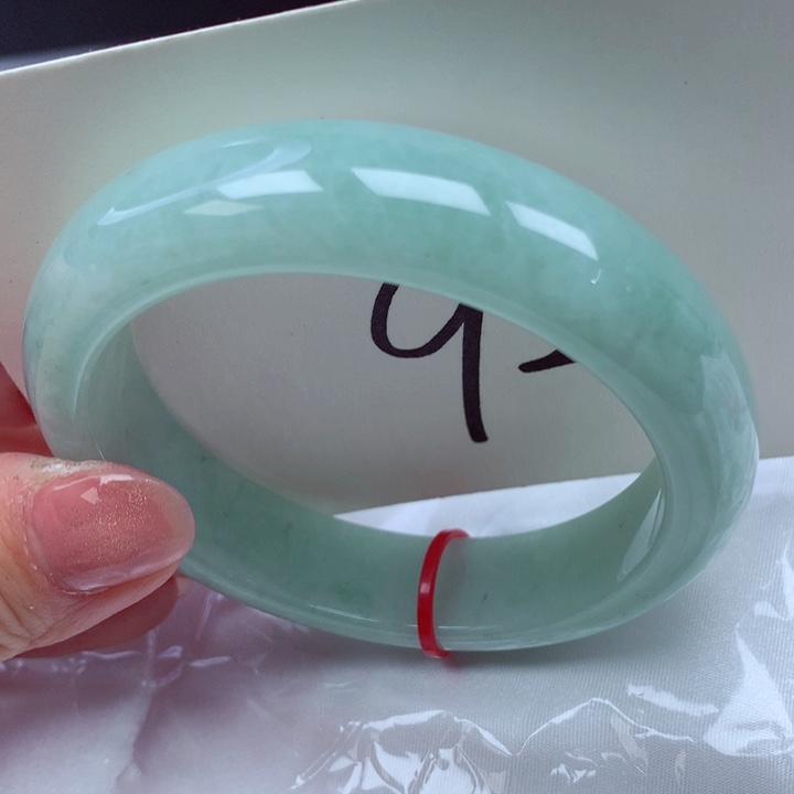 翡翠手镯未镶嵌翡翠