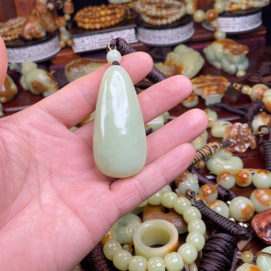 岫岩老玉（透闪石质玉）未镶嵌吊坠(不含链)