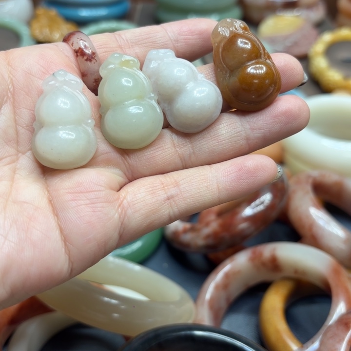 石英岩玉合金颈饰