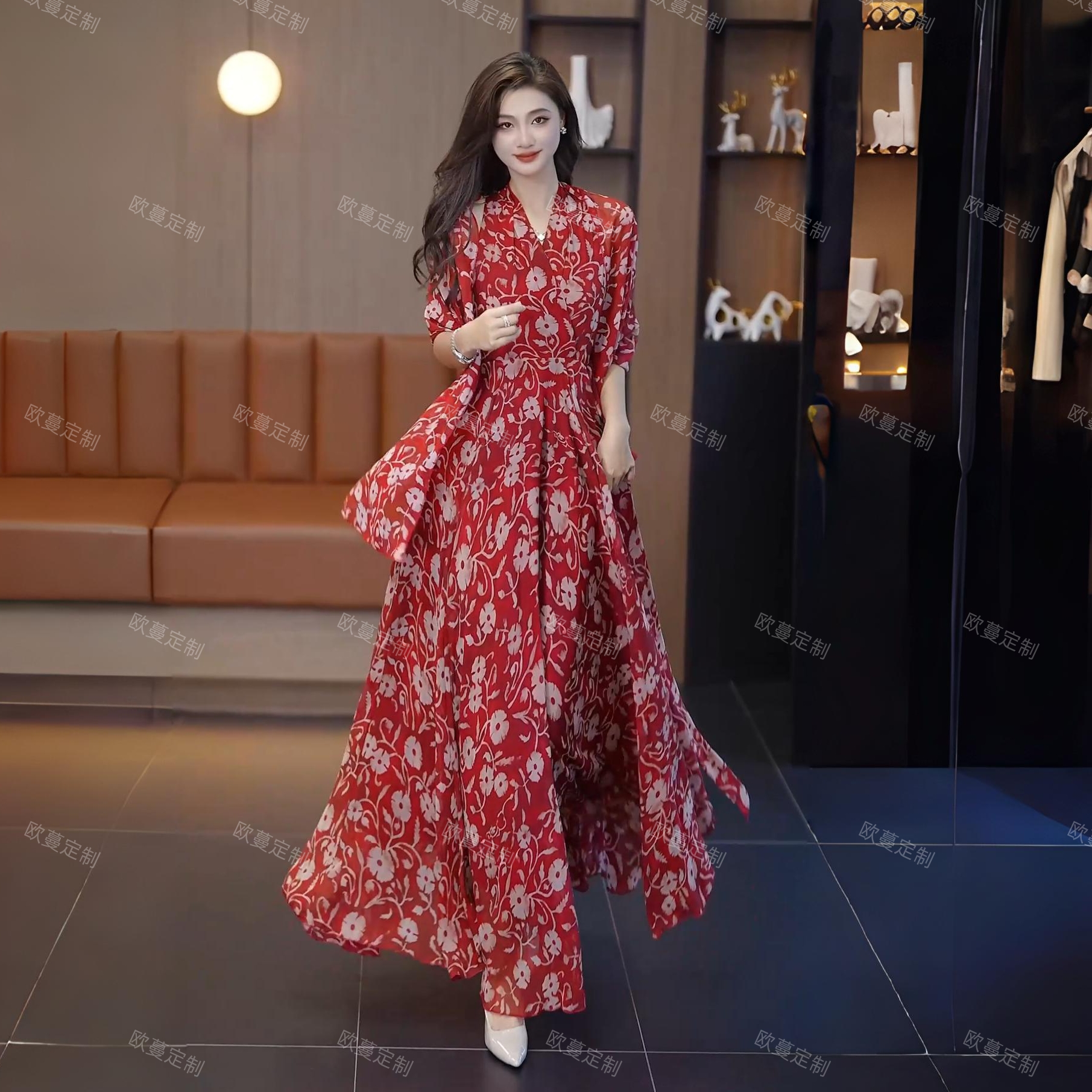 欧蔓17-391夏季新款无袖挂脖V领花色大摆印花连衣裙修身显瘦长裙