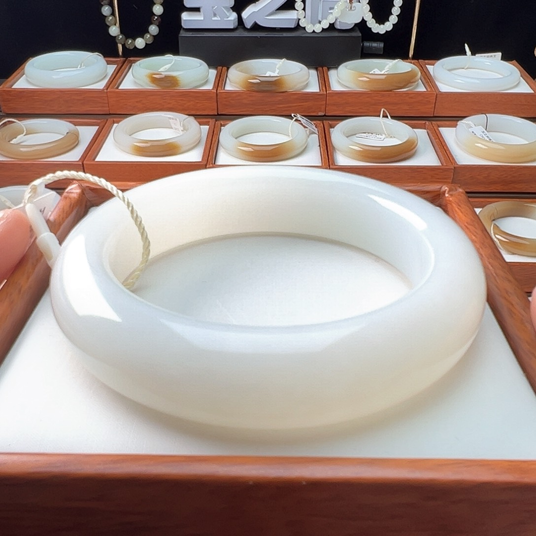 和田玉手镯未镶嵌