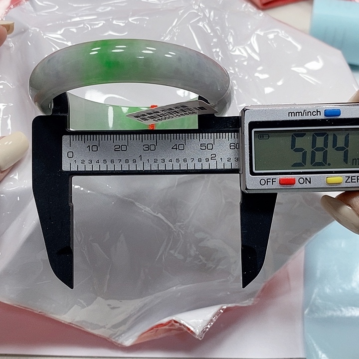 翡翠手镯未镶嵌106