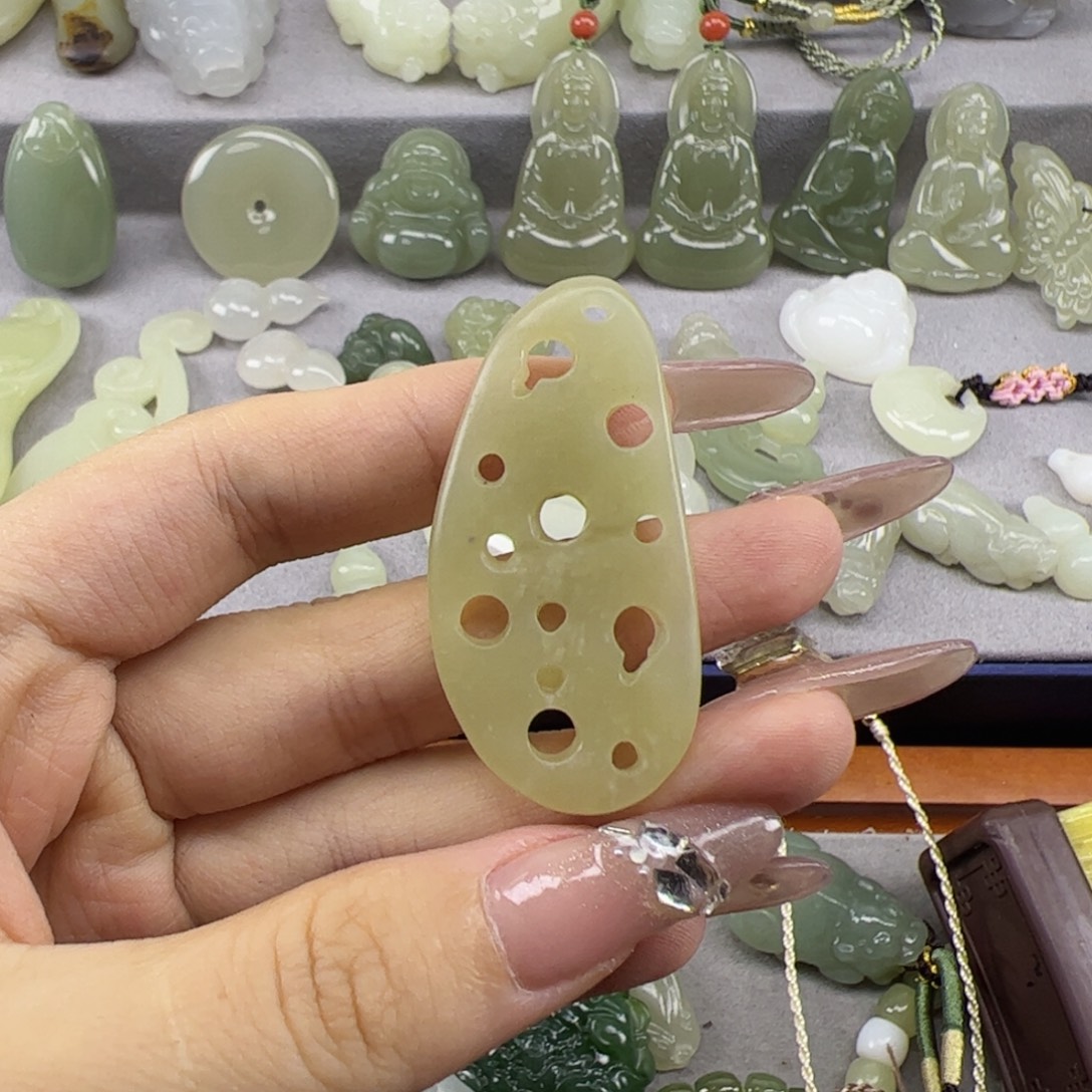 颈饰未镶嵌和田玉