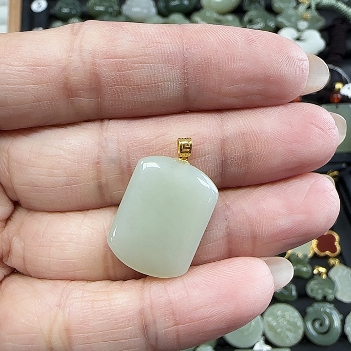 和田玉吊坠(不含链)18K金镶嵌