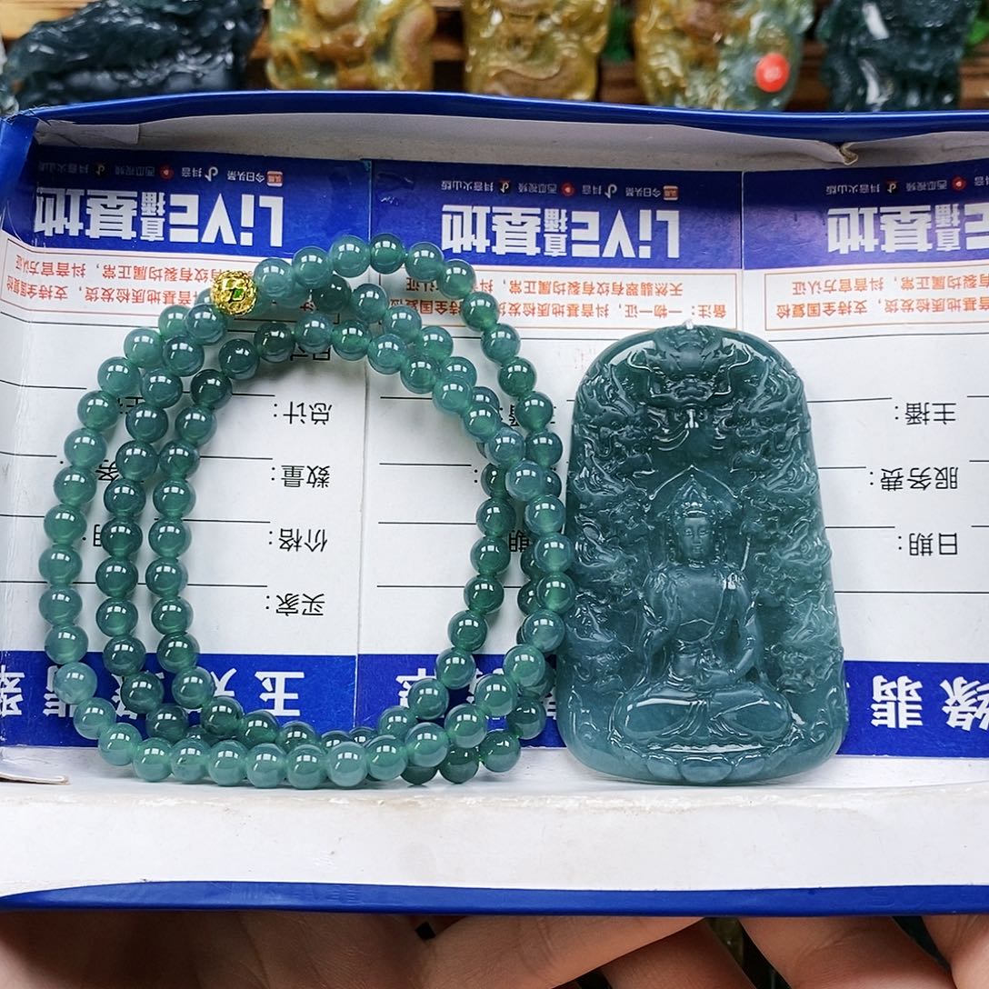 翡翠未镶嵌颈饰九龙观音
