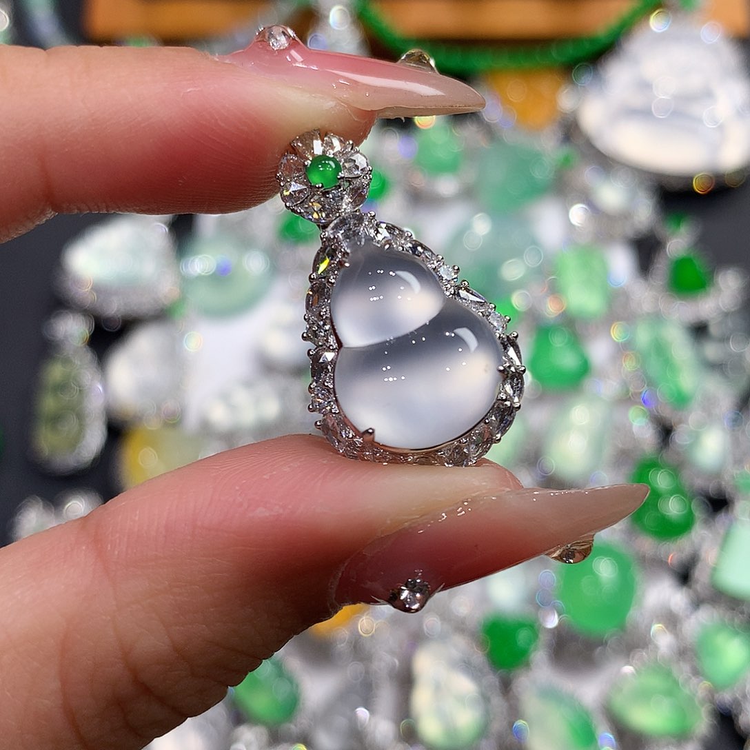 翡翠颈饰18K金镶嵌葫芦