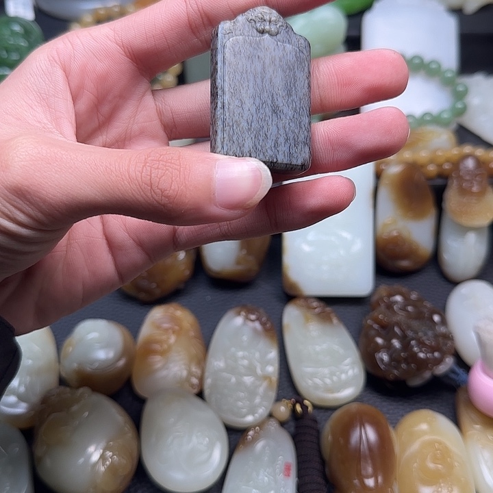 和田玉未镶嵌颈饰