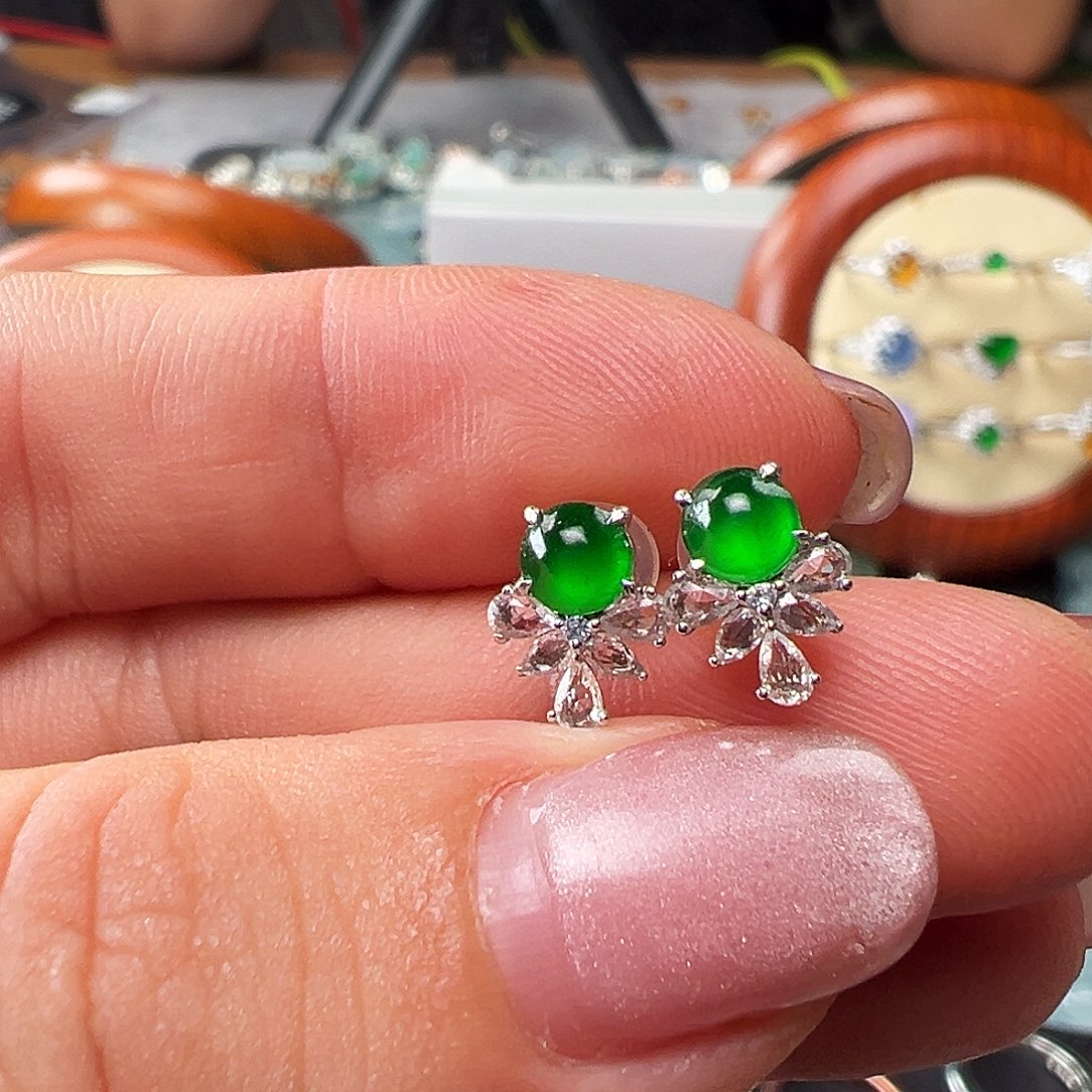 翡翠18K金镶嵌颈饰耳钉