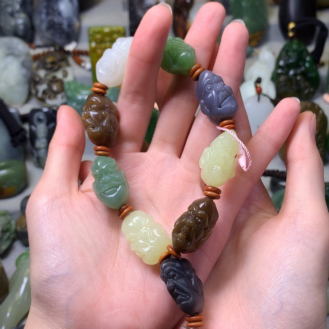 未镶嵌和田玉手串小****皮