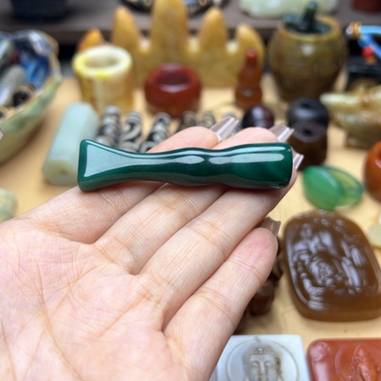 蛇纹石玉未镶嵌颈饰